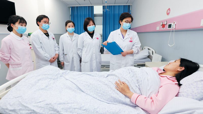 以下是一些在春夏交替期间表现优异的养生保健品牌：
